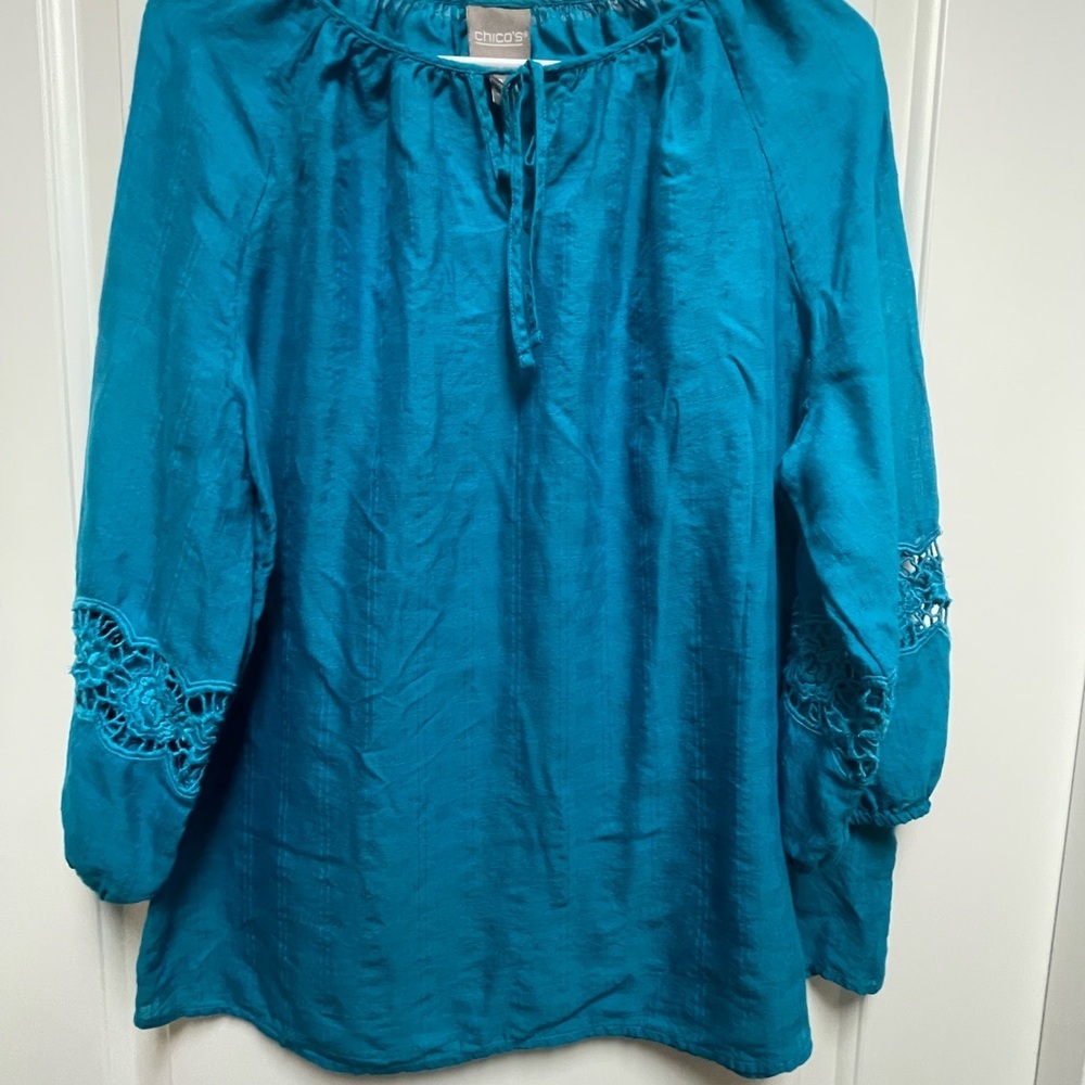 Boho Chic Chico's Sz 1 Teal Blue Tie Front Peasant Blouse w Embroidered Sleeve
